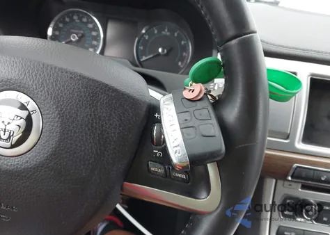 2013 Jaguar Xf из США, поврежденный, VIN SAJWA0E74D8S90586